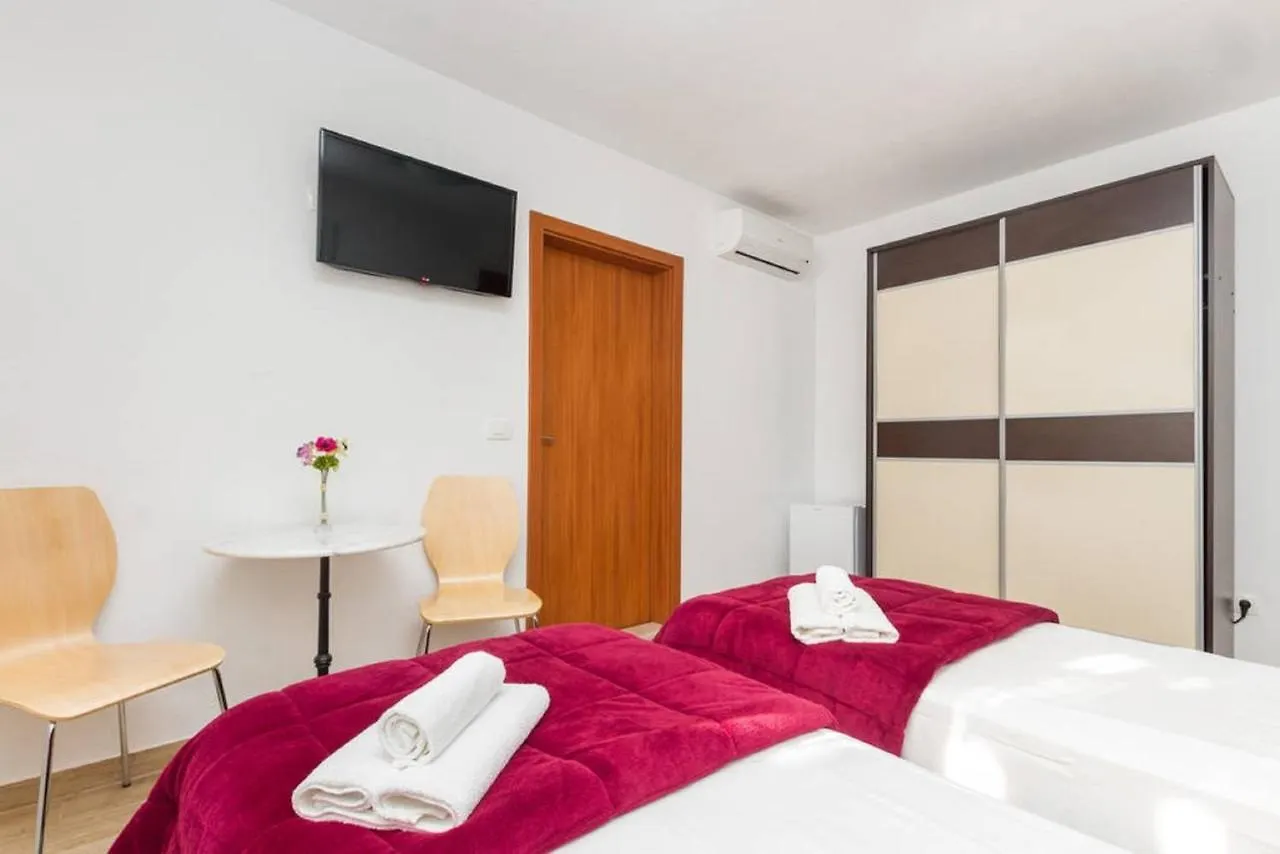 Peruzovic Rooms 2 Split 0*,